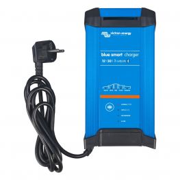 Victron Blue Smart IP22 Acculader 12 Volt 30 Ampere 1 of 3 uitgangen